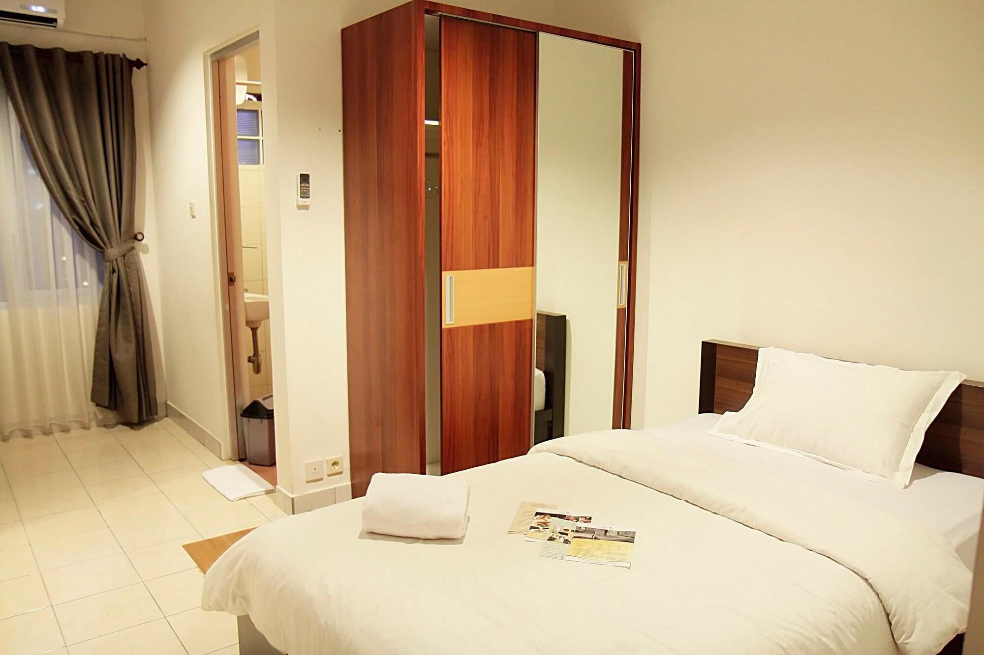 Lotus Hotel 2*
