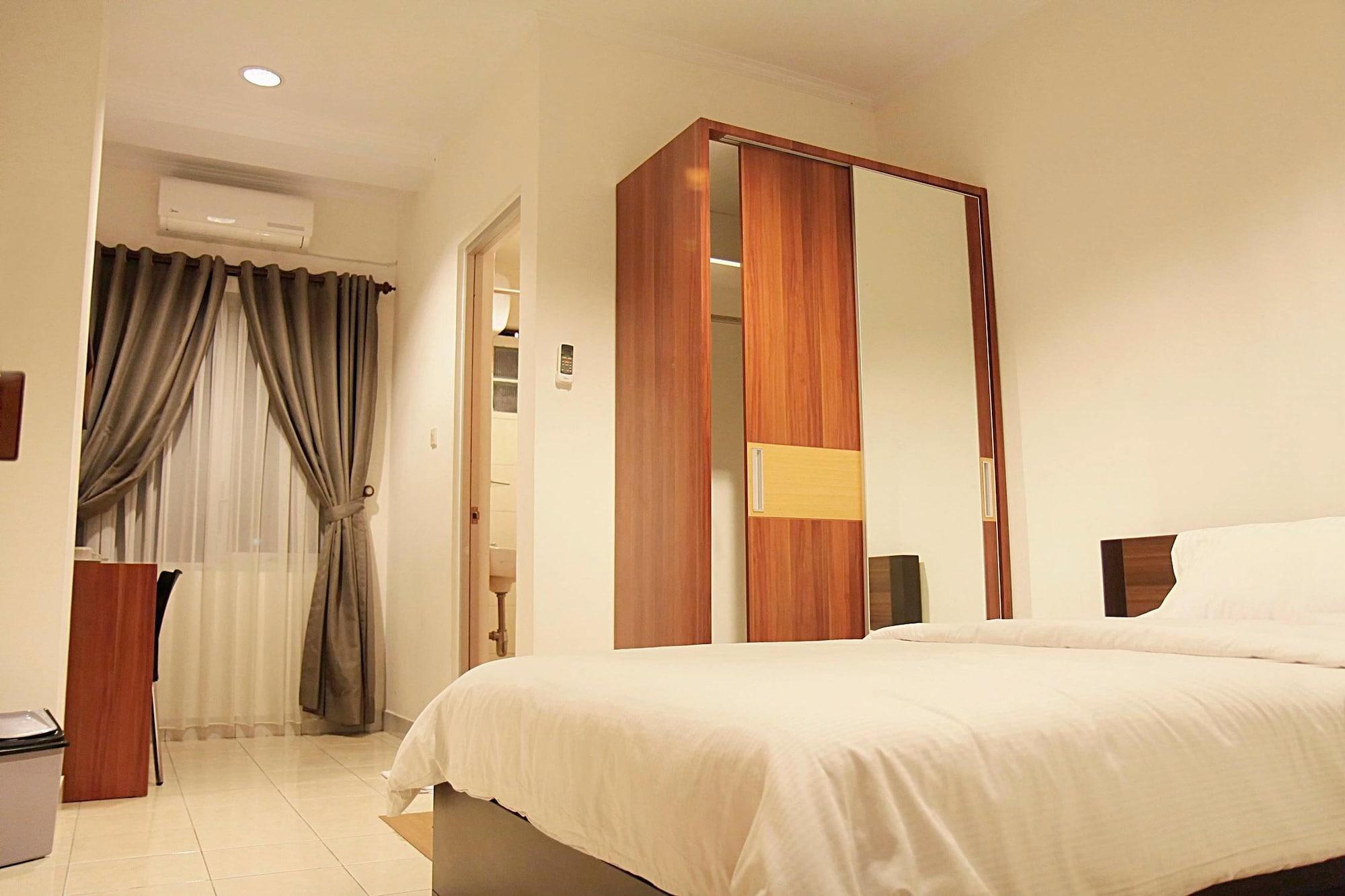 Lotus Hotel 2*